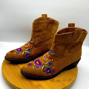 Mudd brown boots for women size 9 Brandy new with no tag